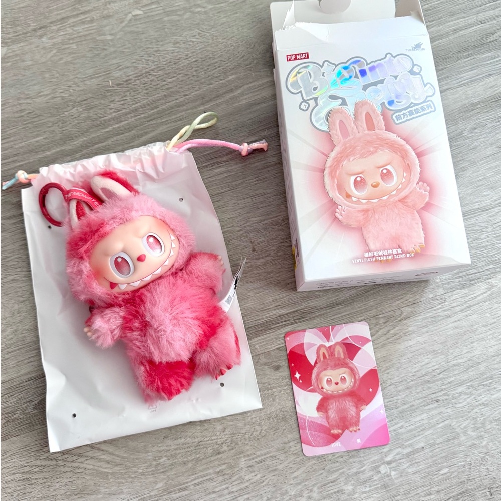 Labubu - Big Into Energy - Love